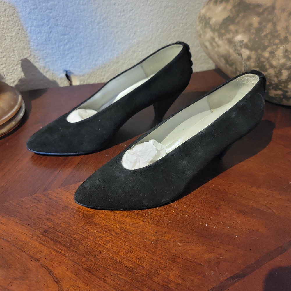 Womans Black suade heels